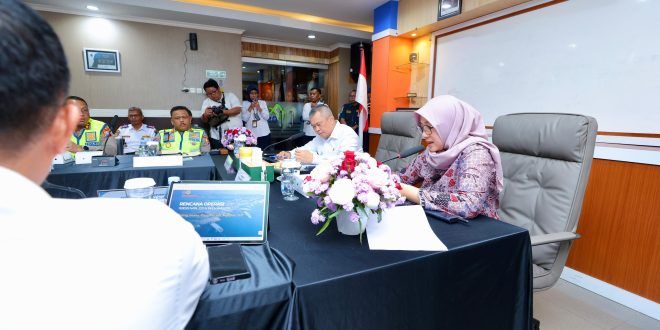 Menhub Dudy Pimpin Rakor Kesiapan Nataru di Pelabuhan Ketapang Banyuwangi