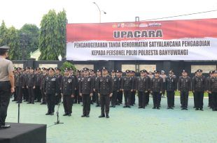 72 Personil Polresta Banyuwangi Terima Satyalancana, Kapolresta Ajak Jaga Loyalitas