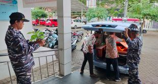 Nelayan Meninggal Saat Kuras Kapal di Pelabuhan Muncar, TNI AL Lakukan Evakuasi