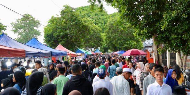 Bupati Banyuwangi Minta Pasar Takjil Ramadan Ditata Demi Untungkan UMKM