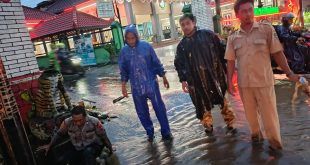 Jalan Tergenang Usai Hujan Deras, Polisi dan Warga Bersama Jaga Kelancaran Glenmore