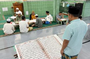 Warga Binaan Lapas Banyuwangi Rampungkan Al-Qur'an Raksasa, Kini Digunakan Rutin untuk Tadarus