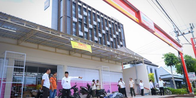 Satpol PP Banyuwangi Segel Toko Swalayan Binhasy Mart di Kabat, Akses Masuk Dibarikade