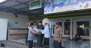 Satbinmas Polresta Banyuwangi Gelar Jumat Ramadan Berkah, Salurkan Karpet dan Al-Qur’an di Mushola Baitussolihin