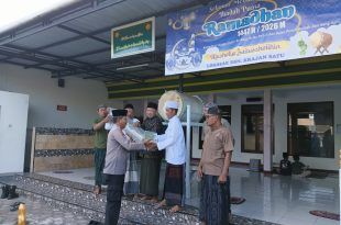 Satbinmas Polresta Banyuwangi Gelar Jumat Ramadan Berkah, Salurkan Karpet dan Al-Qur’an di Mushola Baitussolihin