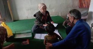 Petugas Pantarlih melakukan Coklit Data Pemilih untuk gelaran Pilkada 2024 November mendatang. (Foto. Enot Sugiharto)