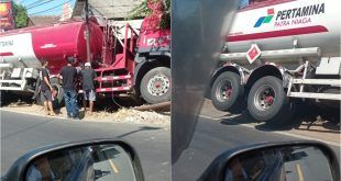 Truk tangki milik Pertamina terlibat kecelakaan tunggal di Jalan Raya Banyuwangi-Situbondo. (Foto. Nurhadi)