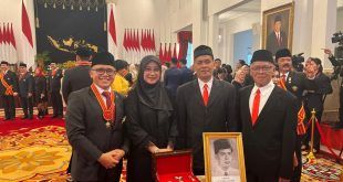 Penganugerahan Bintang Budaya Parama Dharma dari Presiden RI ke Pencipta Salawat Badar. (Foto. Istimewa)