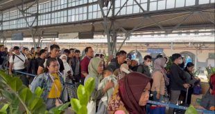 Antrian penumpang di Stasiun Pasar Senen Jakarta saat Momen Long Weekend Maulid Nabi. (Foto. Dokumentasi PT KAI)