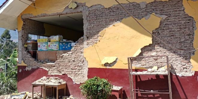 Kerusakan bangunan Sekolah Dasar (SD) yang ada di Kecamatan Kertasari imbas gempa bumi di Kabupaten Bandung. (Foto. Akun X @mtubagusismail)