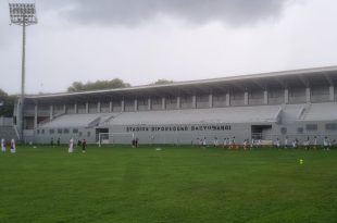 Para pemain Persewangi Banyuwangi antusias latihan di Stadion Diponegoro guna persiapan laga di Liga 4 zona Jawa Timur. (Foto. Rendra Prasetya)