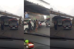 Insiden kecelakaan lalu lintas di di Jembatan Viaduk Gempol, Pasuruan yang melibatkan sebuah truk box. (Foto. Ahmad Junaidi)