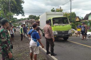 Insiden kecelakaan tunggal terjadi di Jalan Raya Kejitan, tepatnya di Dusun Yosowinangun, Desa Jajag, Kecamatan Gambiran. (Foto. Istimewa)