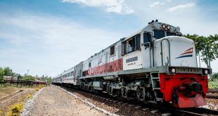 KA Blambangan Ekspres relasi Stasiun Ketapang – Stasiun Pasar Senen akhirnya berangkat tepat waktu. (Foto. Istimewa)