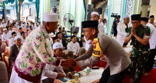 Kapolresta Banyuwangi Kombes Pol Rama Samtama Putra saat hadir di Haul Masyayikh di Pondok Pesantren Darussalam Blokagung, Desa Karangdoro, Kecamatan Tegalsari. (Foto. Istimewa)