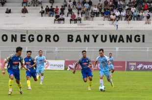 Laga kedua Grup A Liga 4 Jatim antara Banyuwangi Putra dan Persewangi Banyuwangi yang digelar di Stadion Diponegoro. (Foto. Istimewa)