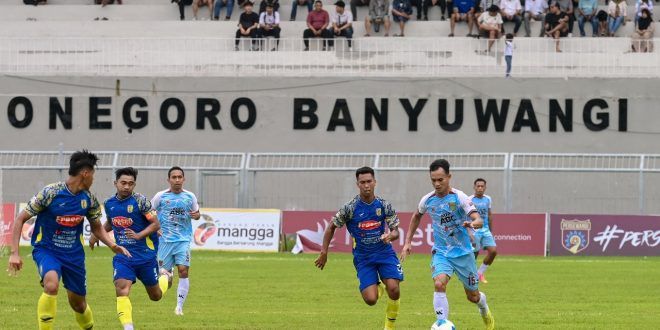 Laga kedua Grup A Liga 4 Jatim antara Banyuwangi Putra dan Persewangi Banyuwangi yang digelar di Stadion Diponegoro. (Foto. Istimewa)