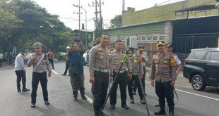 Polres Batu menggelar olah tempat kejadian perkara (TKP) setelah kecelakaan maut yang terjadi di Jalan Imam Bonjol, Kota Batu. (Foto. Istimewa)