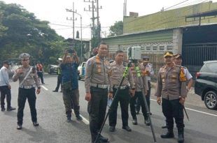 Polres Batu menggelar olah tempat kejadian perkara (TKP) setelah kecelakaan maut yang terjadi di Jalan Imam Bonjol, Kota Batu. (Foto. Istimewa)