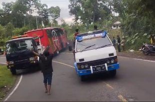 Proses Evakuasi Bus Gunung Harta yang Mengalami Kecelakaan Tunggal di Garahan, Jember. (Foto. Istimewa)