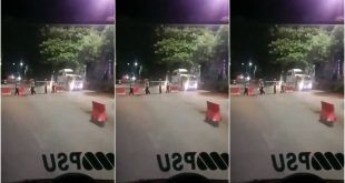 Sejumlah personel Satlantas Polres Pasuruan Kota dikerahkan untuk mengatur lalu lintas di sekitaran Kecamatan Rejoso malam Ini. (Foto. Agung Setiabudi)