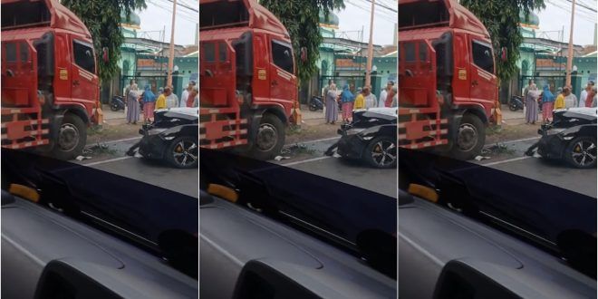 Insiden kecelakaan lalu lintas terjadi di utara RSI Fatimah, tepatnya di Jalan Letjen S Parman, Sumberrejo, Kecamatan Kota Banyuwangi. (Foto. Dian Irawan)