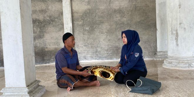 Penyaluran Donasi dalam Program Wakaf 1000 Sajadah dari Donatur dan Pendengar Radio Bintang Tenggara Mulai Didistribusikan. (Foto. Istimewa)