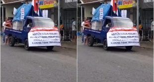 Aksi unjuk rasa di depan Balai Desa Tegalsari pada Rabu 21 Mei 2025 menyoal seleksi perangkat desa. (Foto. Saiful Anwar)
