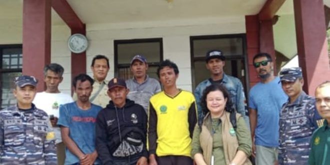 Empat nelayan asal Muncar yang berhasil selamat saat kapal motornya mengalami insiden laka laut di perairan selat Bali. (Foto. Humas Polsek Tegaldlimo)