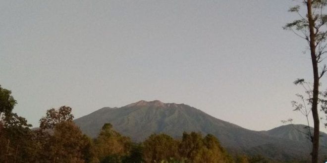 Gunung Raung yang saat ini tetap berada di Level II (Waspada) pasca evaluasi Pusat Vulkanologi dan Mitigasi Bencana Geologi (PVMBG). (Foto. Dokumentasi esdm.go.id)