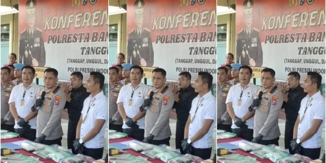 Kapolresta Banyuwangi Kombes Pol Rama Samtama Putra menyampaikan temuan narkoba dalam konferensi pers yang digelar pada Rabu 28 Mei 2025. (Foto. Rijal Sarofi)