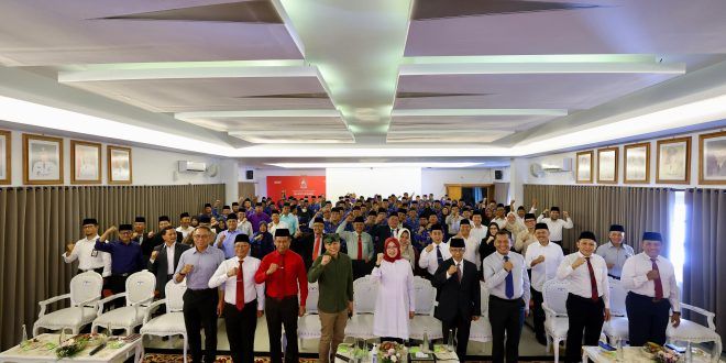Pemerintah Kabupaten Banyuwangi menghadirkan pakar marketing nasional, Yuswohady, untuk memberikan pembekalan kepada ASN. (Foto. Humas Pemkab For RBT)