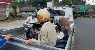 Sepeda motor matic dengan nomor polisi P 4211 VAB yang tengah dalam perjalanan pulang dari kawasan wisata Ijen mengalami kecelakaan. (Foto. Khoirul Anam)