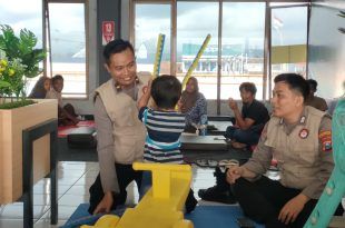 Polresta Banyuwangi Terjunkan Tim Trauma Healing untuk Keluarga Korban KMP Tunu Pratama Jaya