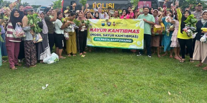 Polresta Banyuwangi Edukasi Warga Lewat Wayang Golek, Bagikan Sayur Dan Sembako