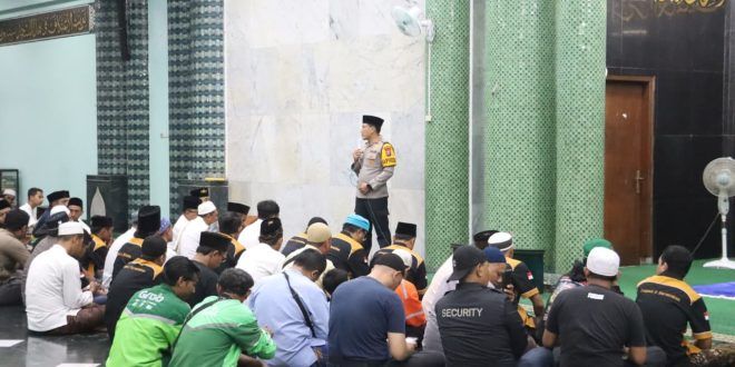 Ratusan Warga Hadiri Doa Bersama Banyuwangi Damai untuk Mengenang Affan Kurniawan
