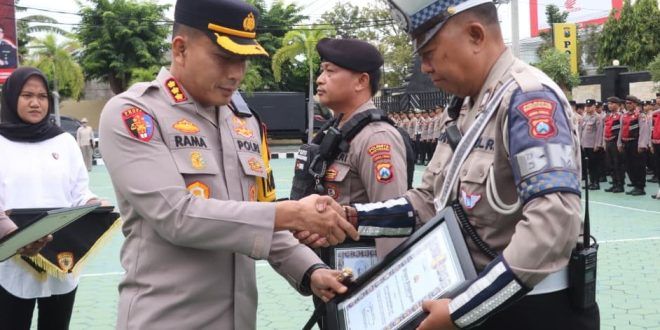 Dari Ungkap Kasus hingga Juara Silat, 43 Personel Polresta Banyuwangi Terima Penghargaan
