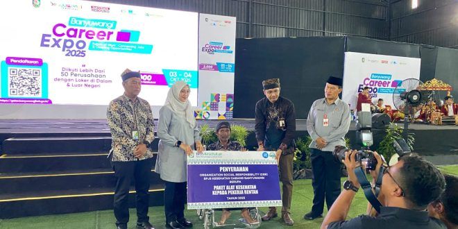 BPJS Kesehatan Banyuwangi Salurkan Alat Bantu Kesehatan untuk Pekerja Disabilitas