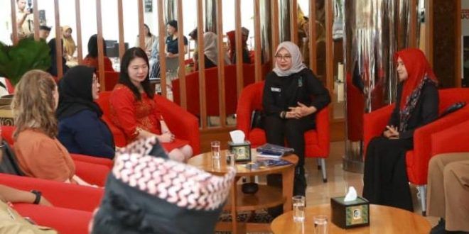 Bersama Lembaga Amerika Serikat, Banyuwangi Latih Guru SLB Fisioterapi Anak Berkebutuhan Khusus