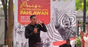 Kapolresta Banyuwangi Bacakan Puisi “Pahlawan Itu Bernama Rakyat” di Gelaran Puisi Lentera Sastra Untuk Pahlawan