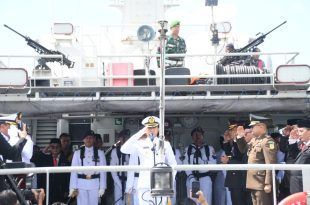 Peringati Hari Pahlawan, Forpimda Tabur Bunga di Selat Bali