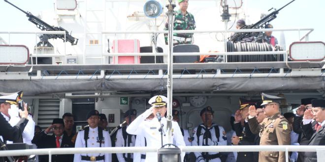 Peringati Hari Pahlawan, Forpimda Tabur Bunga di Selat Bali