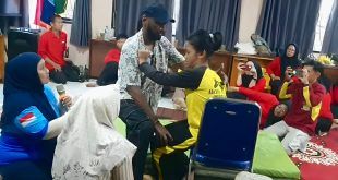 Perkins International Latih Guru dan Orang Tua ABK Banyuwangi Teknik Fisioterapi