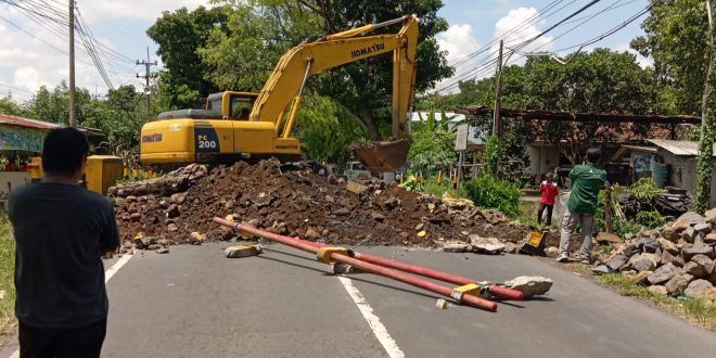 Rehabilitasi Jembatan Poh Bembem Mulai Dikerjakan, Lalu Lintas Dialihkan