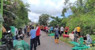 Babinsa Rogojampi Bersama Sungai Watch Gelar Clean Up Sungai untuk Jaga Kebersihan Lingkungan