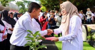 Usai Terima SK, Ribuan PPPK Paruh Waktu Banyuwangi "Bersyukur" dengan Sumbang Bibit Pohon