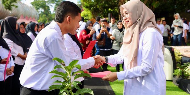 Usai Terima SK, Ribuan PPPK Paruh Waktu Banyuwangi “Bersyukur” dengan Sumbang Bibit Pohon